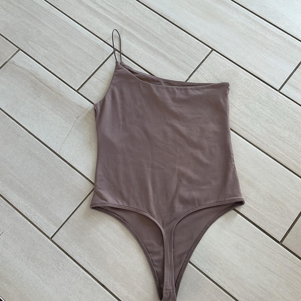 Babaton One-Shoulder Bodysuit in Brown - Picture 4 of 8